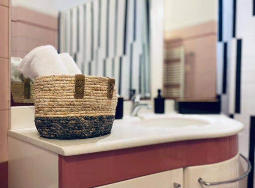 Yiannis Suite Santorini Тира Экстерьер фото