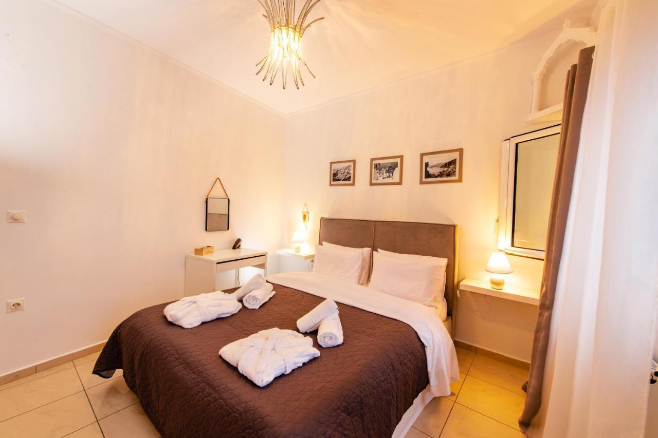 Yiannis Suite Santorini Тира Экстерьер фото